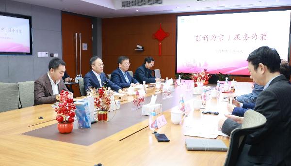 上海市委常委，臨港新片區(qū)黨工委書記、管委會主任陳金山一行到訪上藥控股，雙方共筑臨港生物醫(yī)藥產(chǎn)業(yè)公共服務平臺